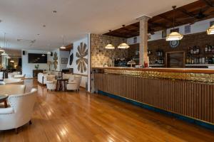 The lounge or bar area at Hotel Araxa - Adults Only