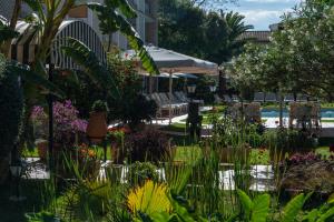 A garden outside Hotel Araxa - Adults Only