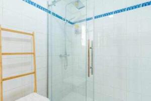 Et badeværelse på ALBATROS 1L Tres habitaciones + 35 billeder