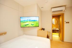 TV a/nebo společenská místnost v ubytování Coliwoo Orchard - CoLiving