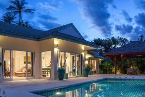 Πισίνα στο ή κοντά στο 2 Bedroom Villa Baan Khwam Rak next to beach, private pool