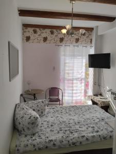 Łóżko lub łóżka w pokoju w obiekcie Pokoje Pod Dębowcem