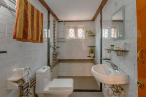 Et badeværelse på Sanfrancisco Holiday Homes + 95 billeder