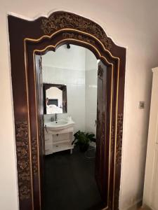 a bathroom with a large mirror and a sink at Pondok Sembilan in Jimbaran +4 photos