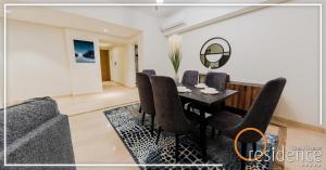 Posezení v ubytování Luxurious hotel apartment with 2 master bedroom,3 -bathroom in Mivida New Cairo - 5B