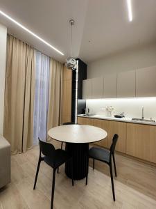 O bucătărie sau chicinetă la Nomad Stay Apartments