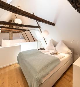 Voodi või voodid majutusasutuse Michaelis Suite - Schrangen-Suites-1389 toas