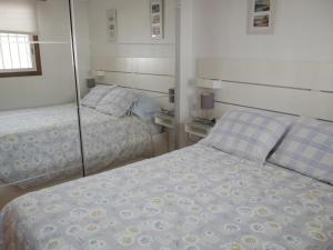 Ένα ή περισσότερα κρεβάτια σε δωμάτιο στο Malvarrosa, 1-6