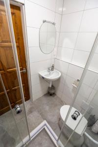 Koupelna v ubytování Park Apartman