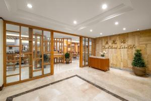 a lobby of a restaurant with tables and windows at Lebanshan Hotel Jiuzhai Valley in Jiuzhaigou