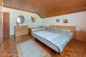 a bedroom with a large bed and a wooden ceiling at Hiša Oder in Woditz