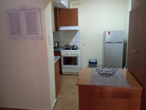 Kuchyň nebo kuchyňský kout v ubytování May Apartments Studio