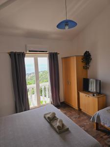 Posteľ alebo postele v izbe v ubytovaní Apartments Kolmanic, sea view, free privat parking
