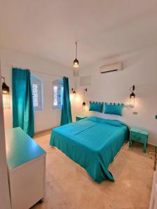Postel nebo postele na pokoji v ubytování Luxury Nubian Style 1-Bedroom in The Heart of El Gouna