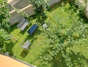 an overhead view of a garden with chairs and trees at ARA HOME Comfort in Marcellinara
