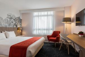 Postel nebo postele na pokoji v ubytování Holiday Inn Calais Coquelles by IHG