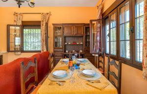 Χώρος καθιστικού στο Lovely Home In Minas Del Castillo De