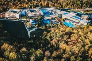Vaade majutusasutusele Linsberg Asia Hotel, Spa & Therme - Adults Only linnulennult