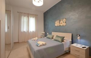 Giường trong phòng chung tại Beautiful Home In Menfi With Wifi
