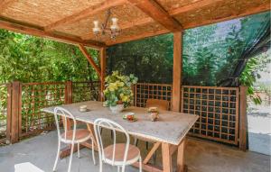 Balkoni atau teres di Cozy Home In Trequanda