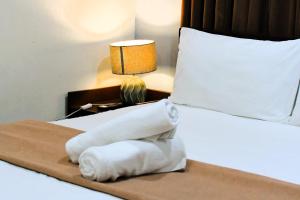 Postel nebo postele na pokoji v ubytování Arzo Hotel Makati