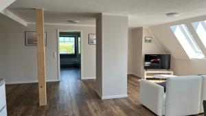 a living room with a couch and a tv at Ferienwohnung am Meer! in Alt Reddevitz
