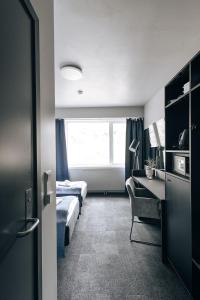 Postel nebo postele na pokoji v ubytování Live Lofoten Hotel