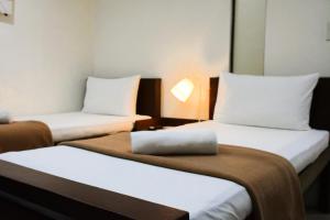 Postel nebo postele na pokoji v ubytování Arzo Hotel Makati