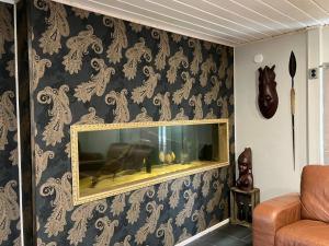 a living room with a fish tank on a wall at Erillistalo keskustassa in Seinäjoki +1 photo