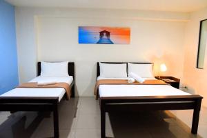 Postel nebo postele na pokoji v ubytování Arzo Hotel Makati