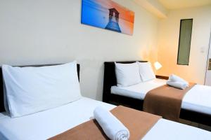 Postel nebo postele na pokoji v ubytování Arzo Hotel Makati