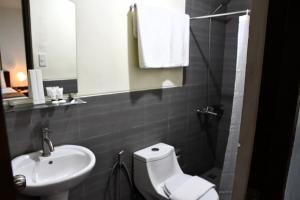 Koupelna v ubytování Arzo Hotel Makati