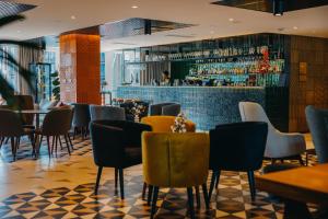 a restaurant with tables and chairs and a bar at Elements Hotel&Spa in Świeradów-Zdrój