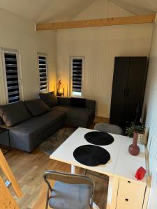 Χώρος καθιστικού στο Tiny house med lantligt läge