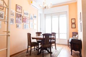Posedenie v ubytovaní [Duomo walking distance] elegant flat with view
