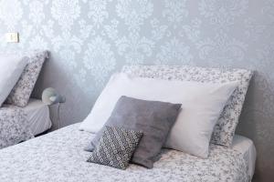 Posteľ alebo postele v izbe v ubytovaní [Duomo walking distance] elegant flat with view