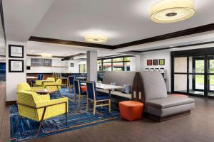 Posezení v ubytování Hampton Inn Long Island/Islandia