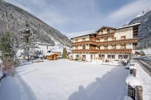 Nespecifikovaný výhled na hory nebo výhled na hory při pohledu z hotelu
