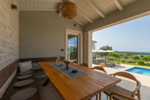 Kolam renang di atau dekat dengan Beautiful Villa Regina with view in Visnjan