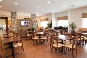 A television and/or entertainment centre at Sleep Inn & Suites Belmont - St. Clairsville