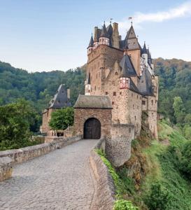 a castle on a hill with a road at Ferienwohnung Oberreiter in Treis-Karden