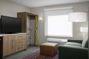 Televiisor ja/või meelelahutuskeskus majutusasutuses Home2 Suites By Hilton Poughkeepsie