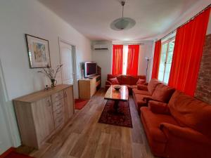 a living room with a couch and a table at Harkály Nyaraló in Tiszakécske