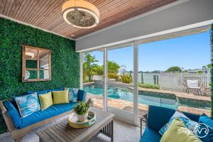 Hồ bơi trong/gần 8BR w Heated Pool Waterview - Close to Beach