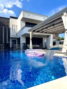 フェリザイにあるVilla Dardaniaのギャラリーの写真