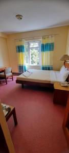 Postel nebo postele na pokoji v ubytování Hotel Sherwi Hyul