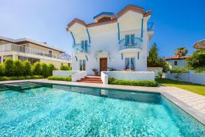 Bazén v ubytování Villa Blue Island nebo v jeho okolí