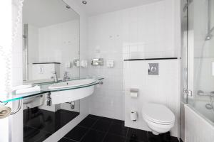 Bilik mandi di Copenhagen Island Hotel