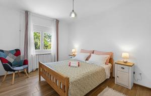 Posteľ alebo postele v izbe v ubytovaní 3 Bedroom Lovely Apartment In Sibenik