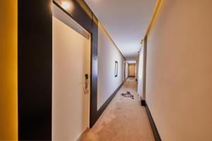 a corridor of an empty room with at Hotel Joan Miró Museum in Palma de Mallorca